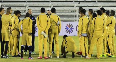 صور.. السمحان والسهلي يدعمان الشعلة قبل مواجهة الشباب الإماراتي خليجياً